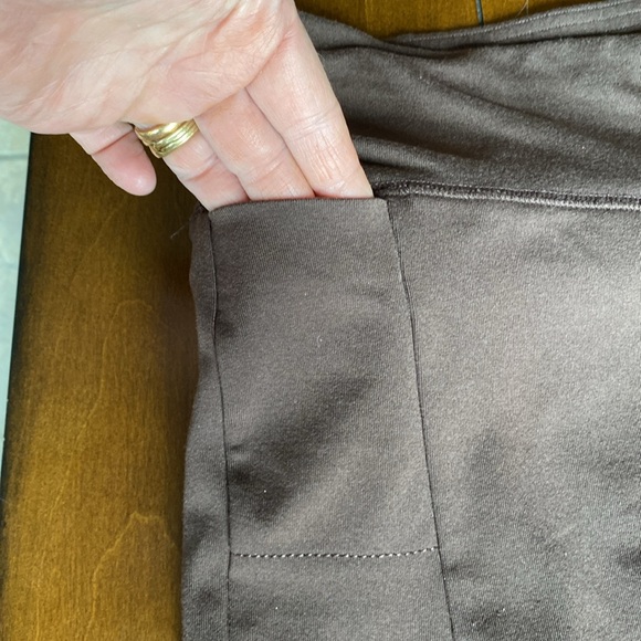 COLUMBIA Brown ‘Titanium’ Sport Capris with Split at Back Hem Size Medium - Picture 5 of 9